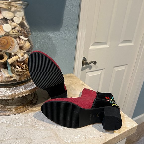 NWOT MONTANA WEST TRINITY RANCH EMBROIDERED ZIP UP BOOTIES SIZE 11 EUC - Picture 3 of 3